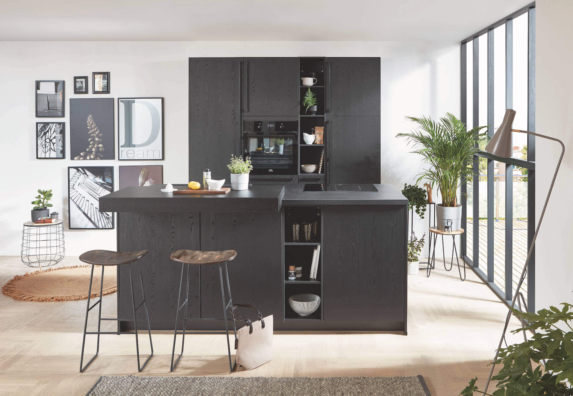 Nobilia moderne Inselküche schwarz Echtholz