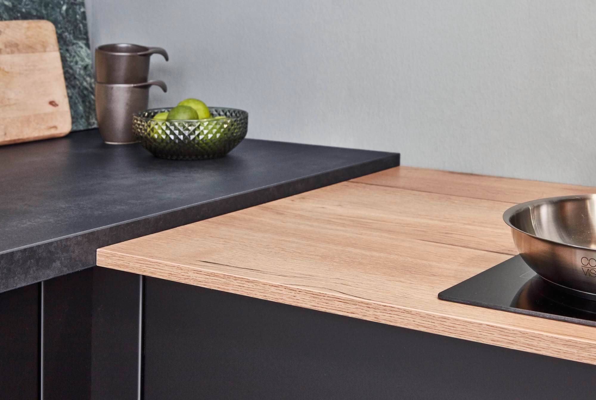 Nobilia moderne L-Küche mit Holz Arbeitsplatte