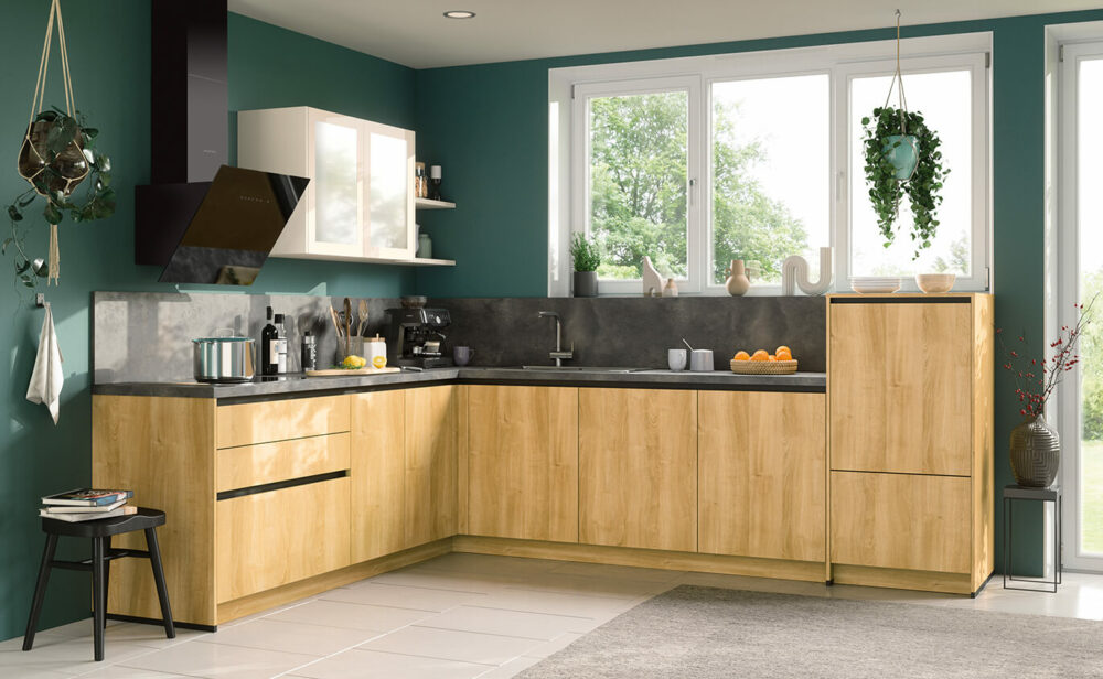 Schüller moderne L-Küche mit Wandschrank seitlich